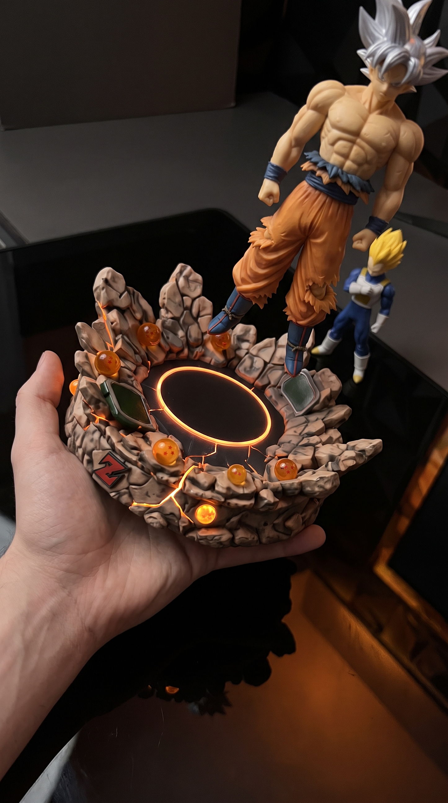 DRAGON Z LEVITATE — Collector's Display Light